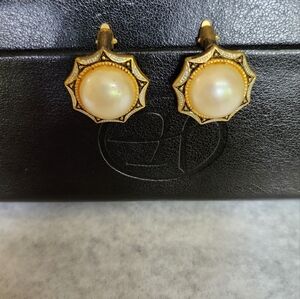 Vintage Faux Pearl and Goldtone Clip On Earrings